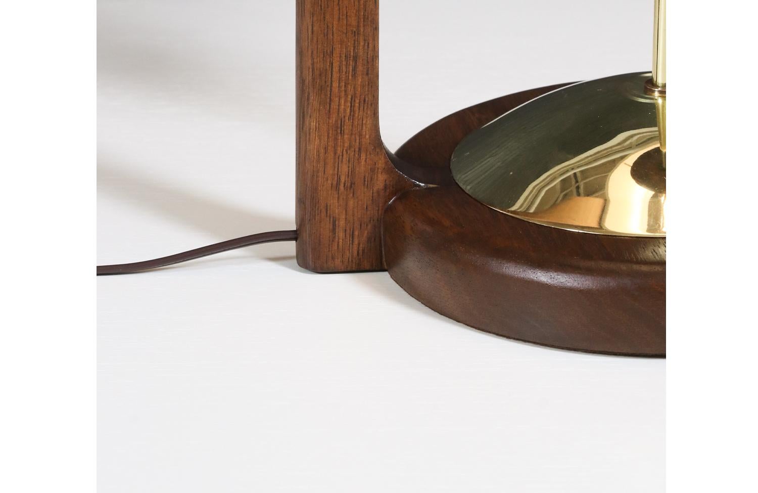 Restaurada por expertos - Lámpara de mesa de madera Korina de John Keal para Modeline of California en venta 3