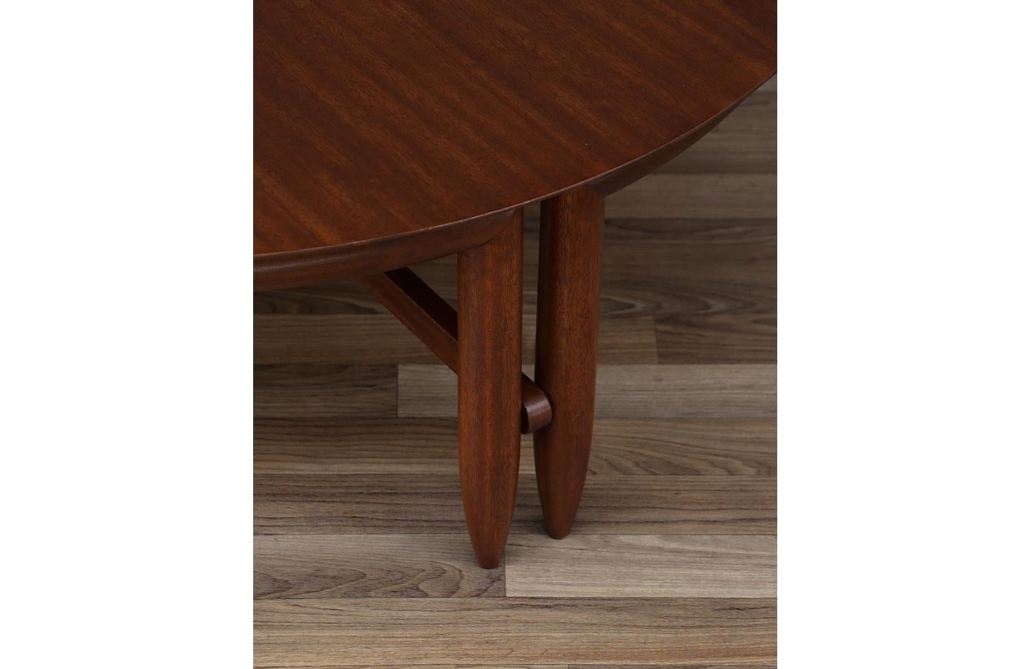 Expertly Restored - John Keal Mahogany Round Coffee Table for Brown Saltman In Excellent Condition In Los Angeles, CA