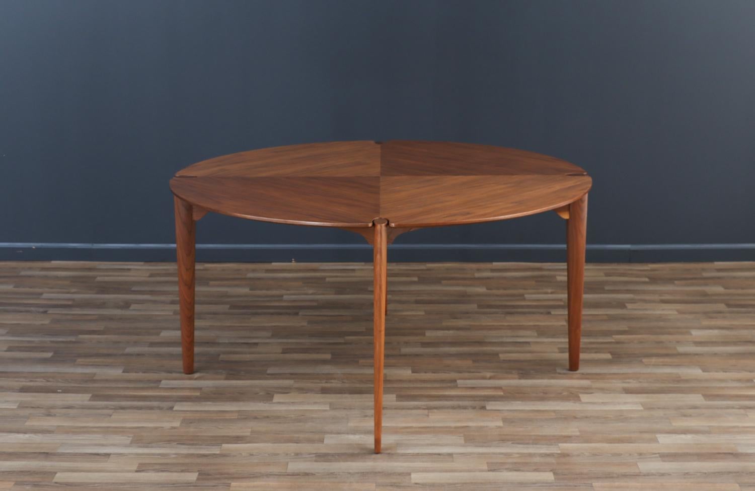 Mid-Century Modern Expertly Restored - John Keal Sculpted Walnut Dining Table for Brown Saltman For Sale