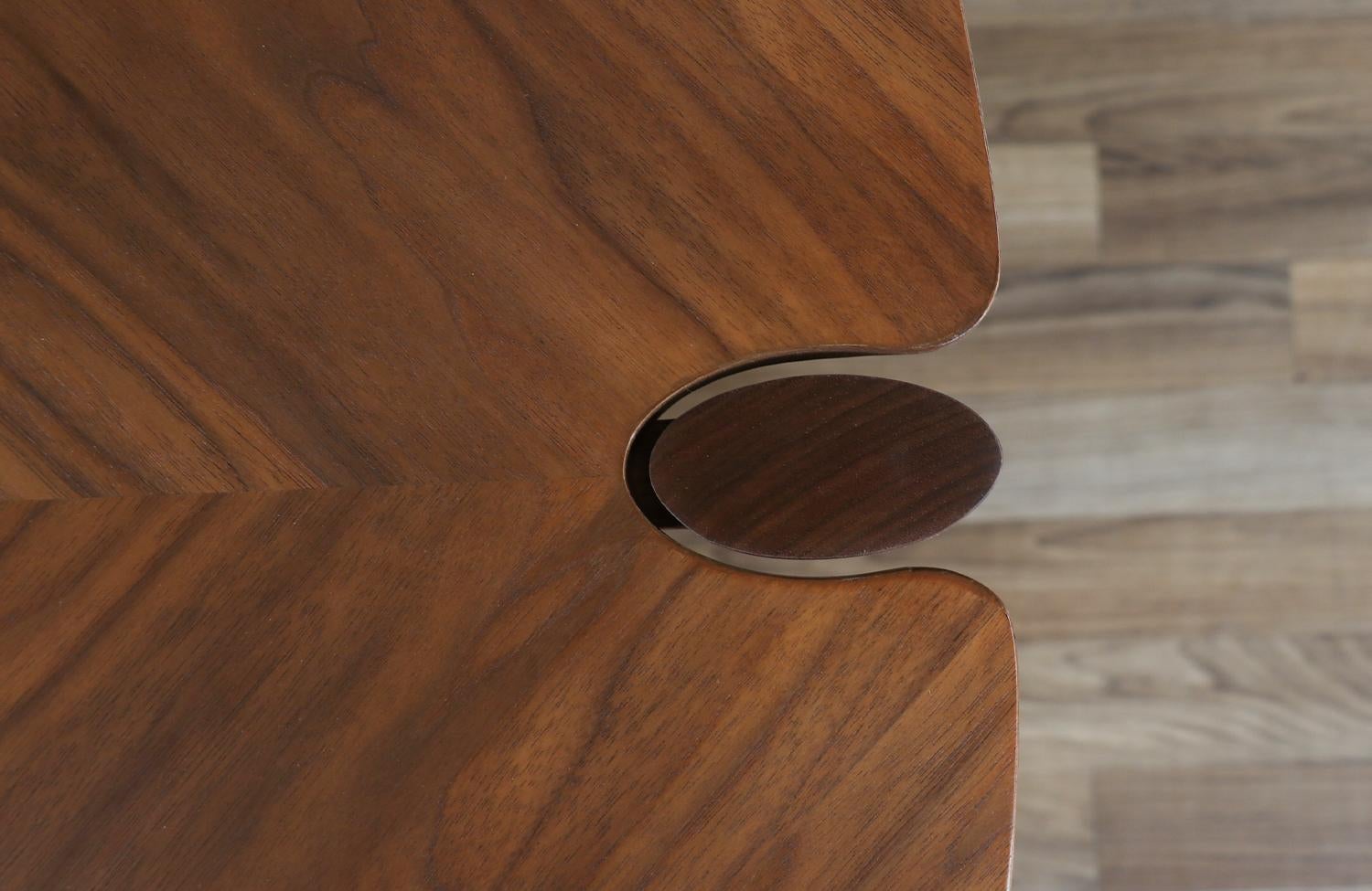 Wood Expertly Restored - John Keal Sculpted Walnut Dining Table for Brown Saltman For Sale