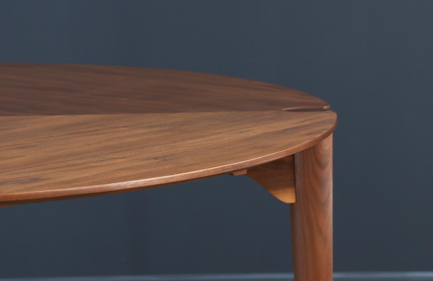 Expertly Restored - John Keal Sculpted Walnut Dining Table for Brown Saltman For Sale 2