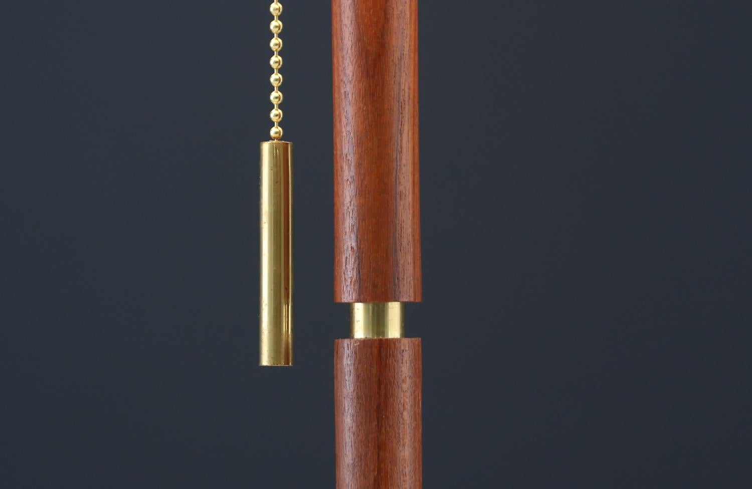 Expertly Restored - Julius T. Kalmar Brass Tripod & Teak Table Lamp In Excellent Condition In Los Angeles, CA