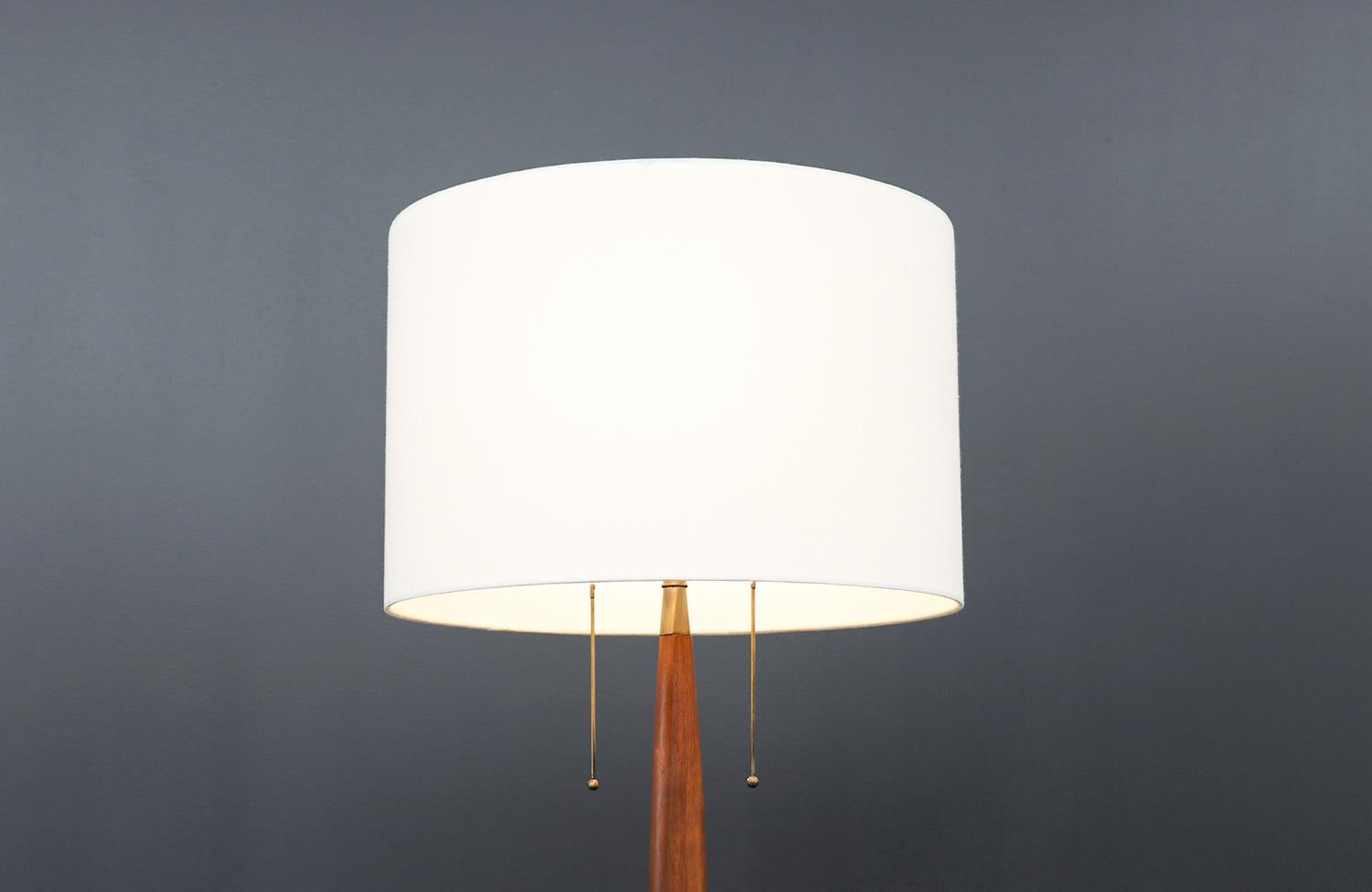 Mid-Century Modern Expertly Restored - Laurel Sculpted Walnut & Brass Floor Lamp  For Sale