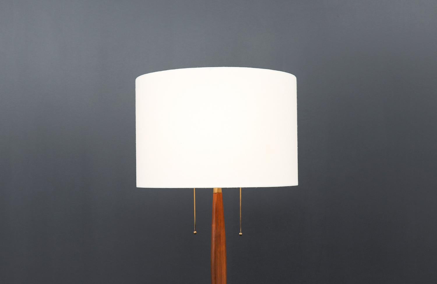 American Expertly Restored - Laurel Sculpted Walnut & Brass Floor Lamp  For Sale