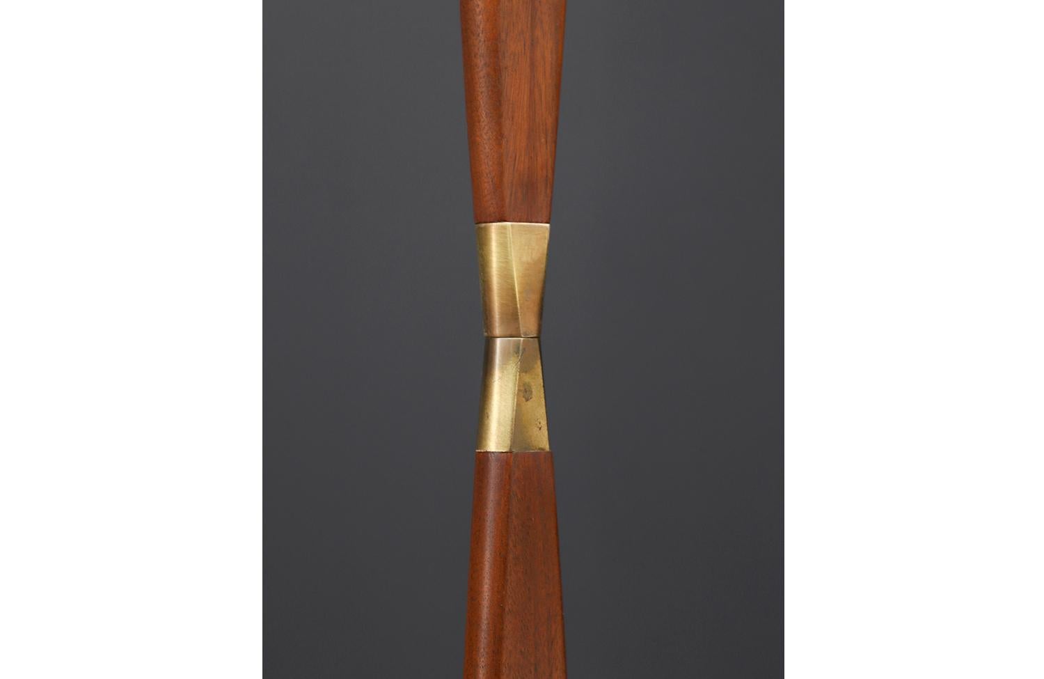 Mid-20th Century Expertly Restored - Laurel Sculpted Walnut & Brass Floor Lamp  For Sale