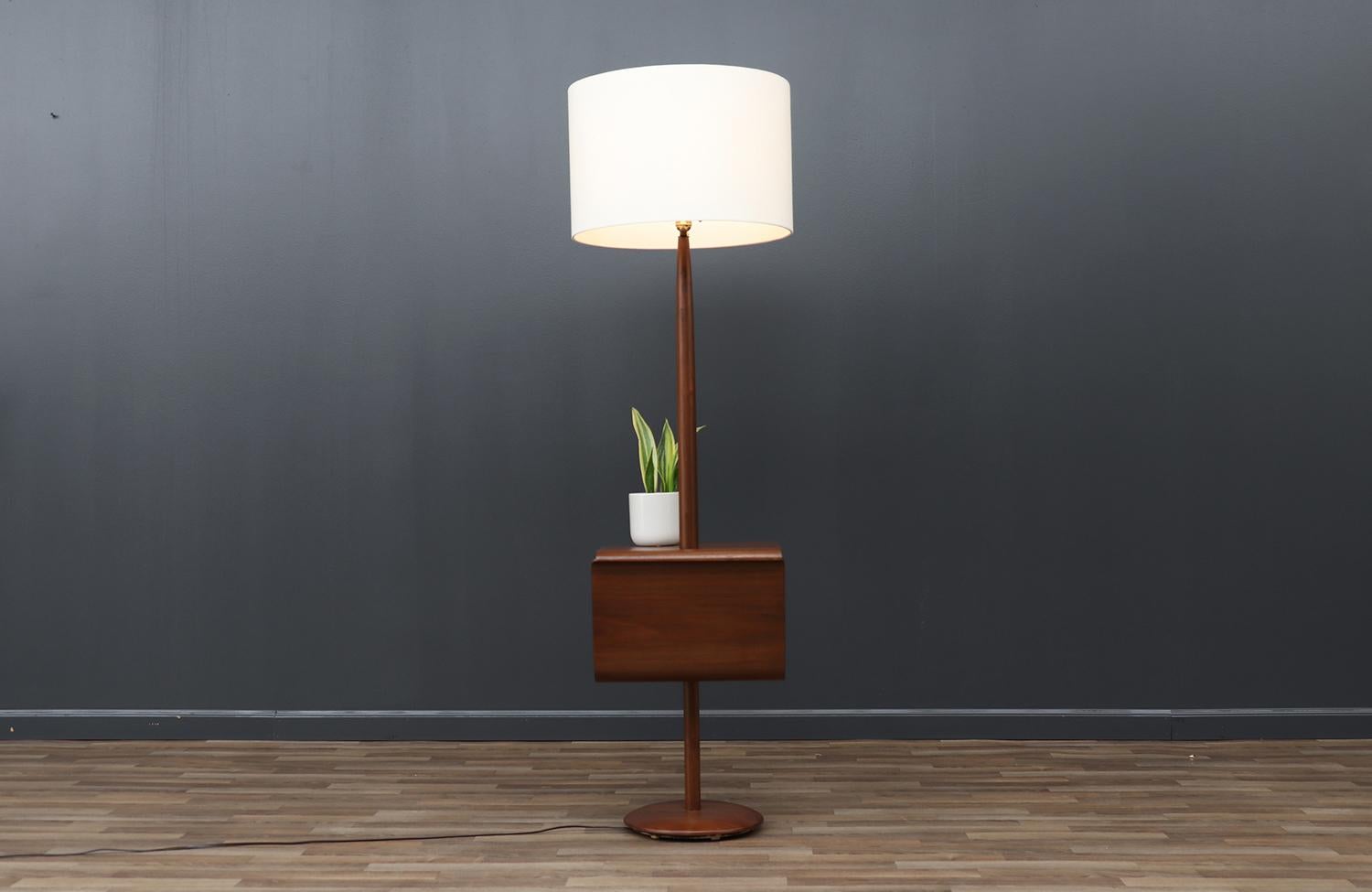 Mid-Century Modern Expertly Restored - Laurel Sculpted Walnut Floor Lamp with Magazine Holder For Sale