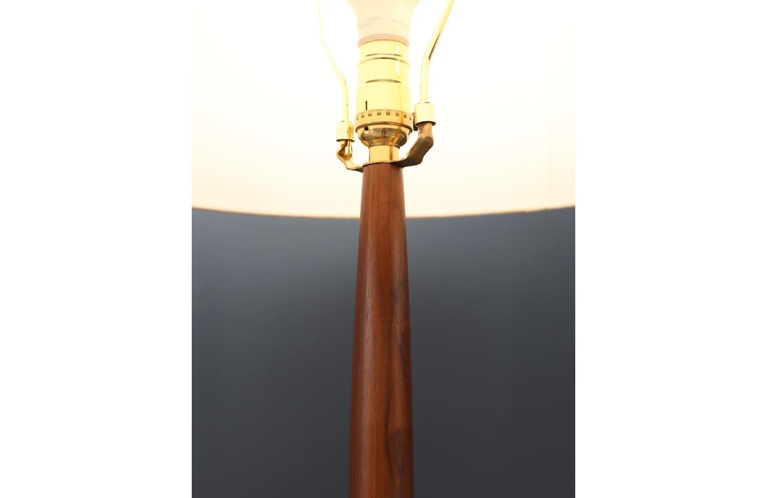 Expertly Restored - Laurel Sculpted Walnut Floor Lamp with Magazine Holder In Excellent Condition For Sale In Los Angeles, CA