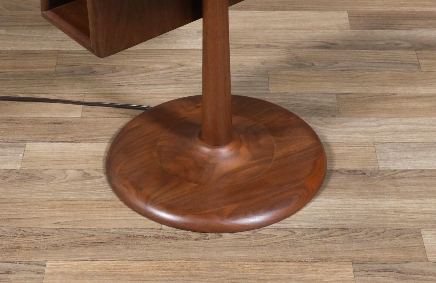 Expertly Restored - Laurel Walnut Floor Lamp w/ Magazine Holder & Tray Table For Sale 5