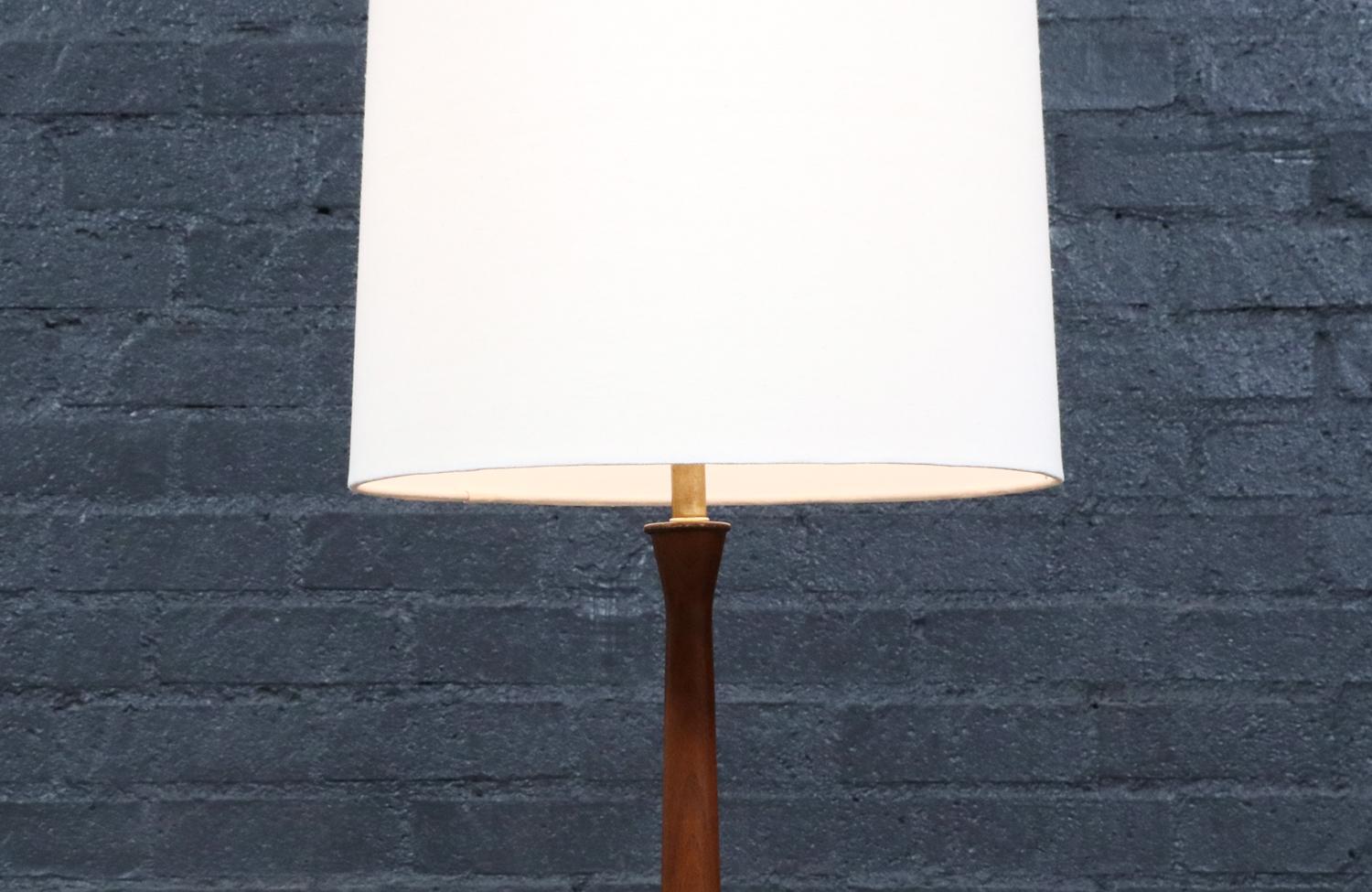 Linen Expertly Restored - Laurel Walnut Floor Lamp w/ Magazine Holder & Tray Table For Sale
