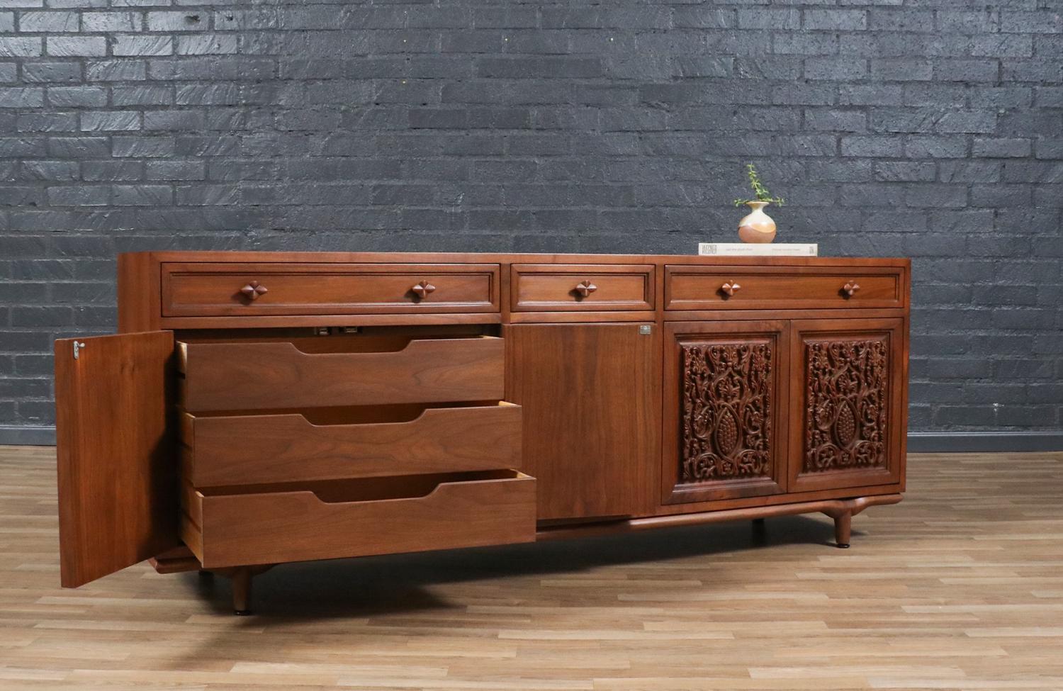 Mid-20th Century Expertly Restored - Maurice Bailey Credenza w/ Redwood for Monteverdi-Young For Sale