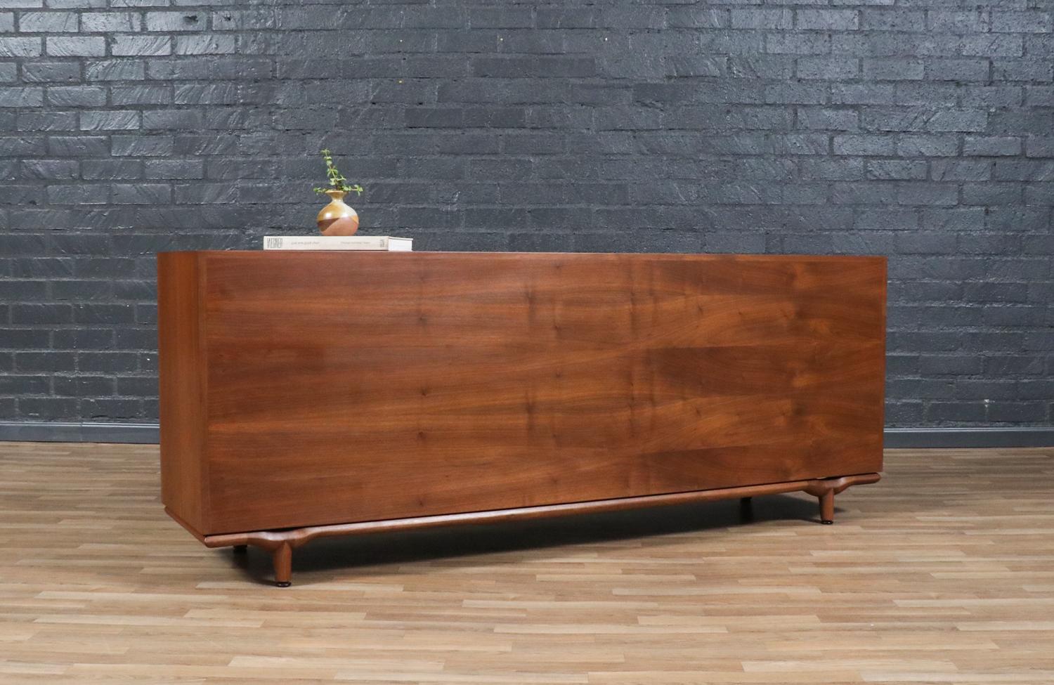 Expertly Restored - Maurice Bailey Credenza w/ Redwood for Monteverdi-Young For Sale 1