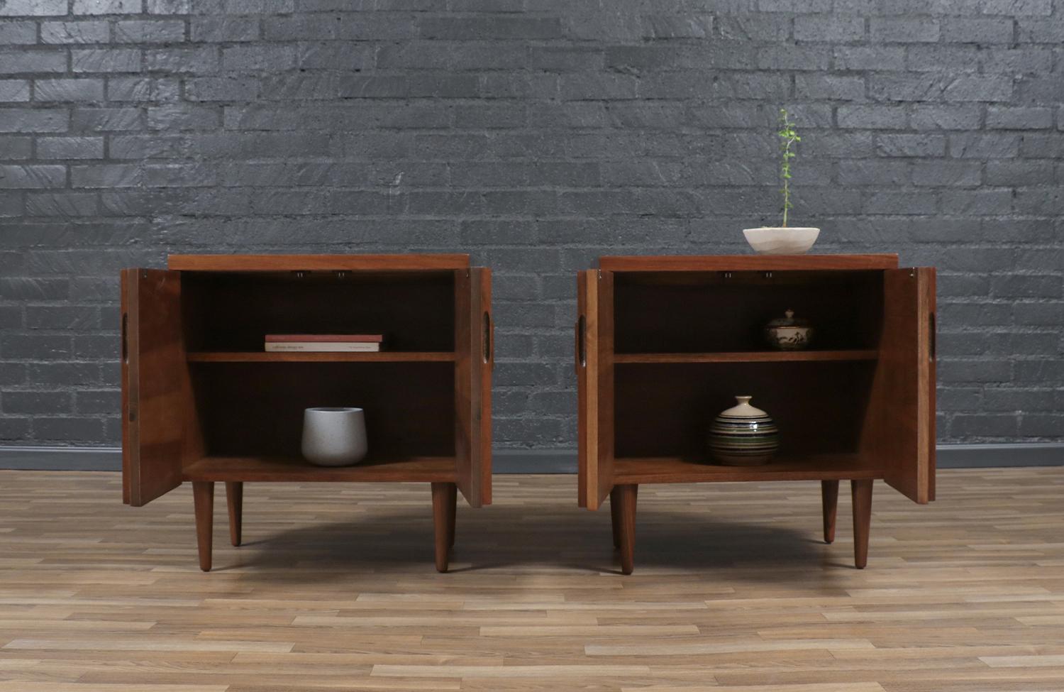 Fachmännisch restauriert – Mid-Century Brutalistische moderne Nachttische „Staccato“ von Lane, Mid-Century Modern (Moderne der Mitte des Jahrhunderts)