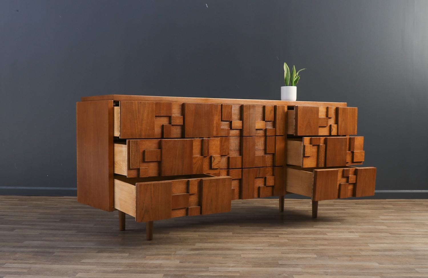 Mid-Century Modern Expertly Restored - Mid-Century Brutalist 
