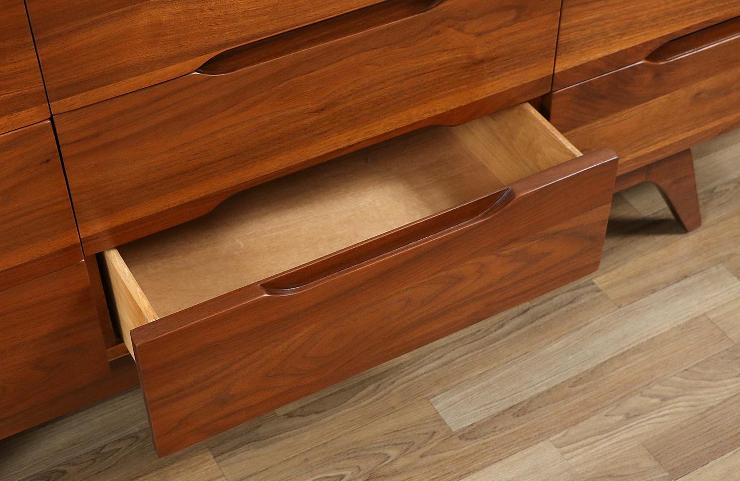 Wood Expertly Restored - Mid-Century Californian Modernist Sculpted Walnut Dresser For Sale