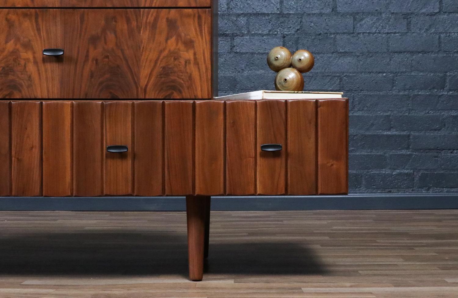 Expertly Restored - Mid-Century Canadian Brutalist Modular Dresser For Sale 4