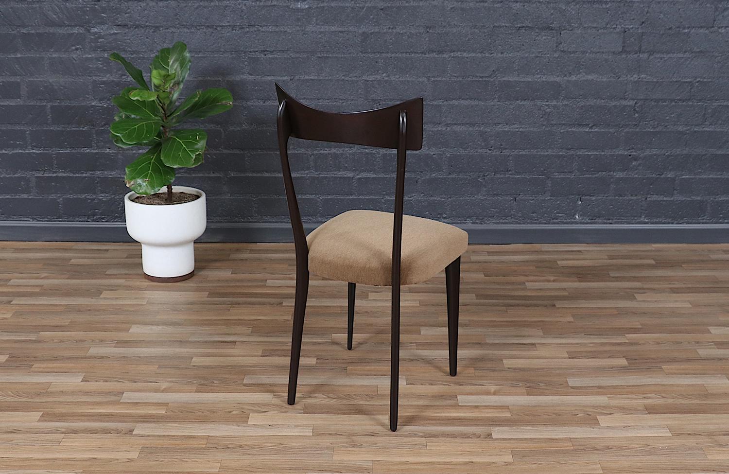 italien Chaise de bureau du milieu du siècle restaurée par Ariberto Colombo pour Ico Parisi en vente