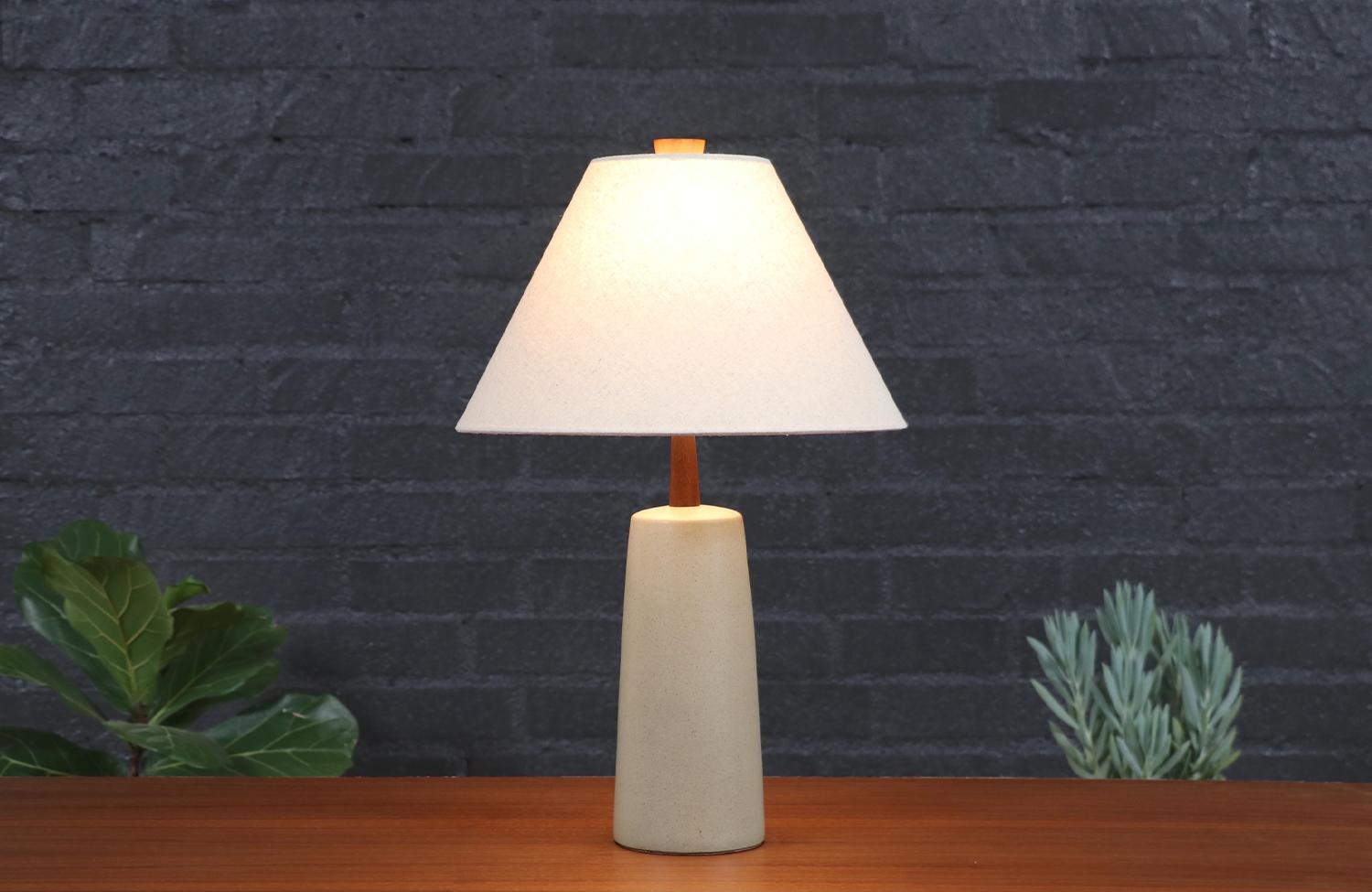 Mid-Century Modern Expertly Restored - Mid-Century Grey Ceramic Table Lamp by Jane & Gordon Martz For Sale