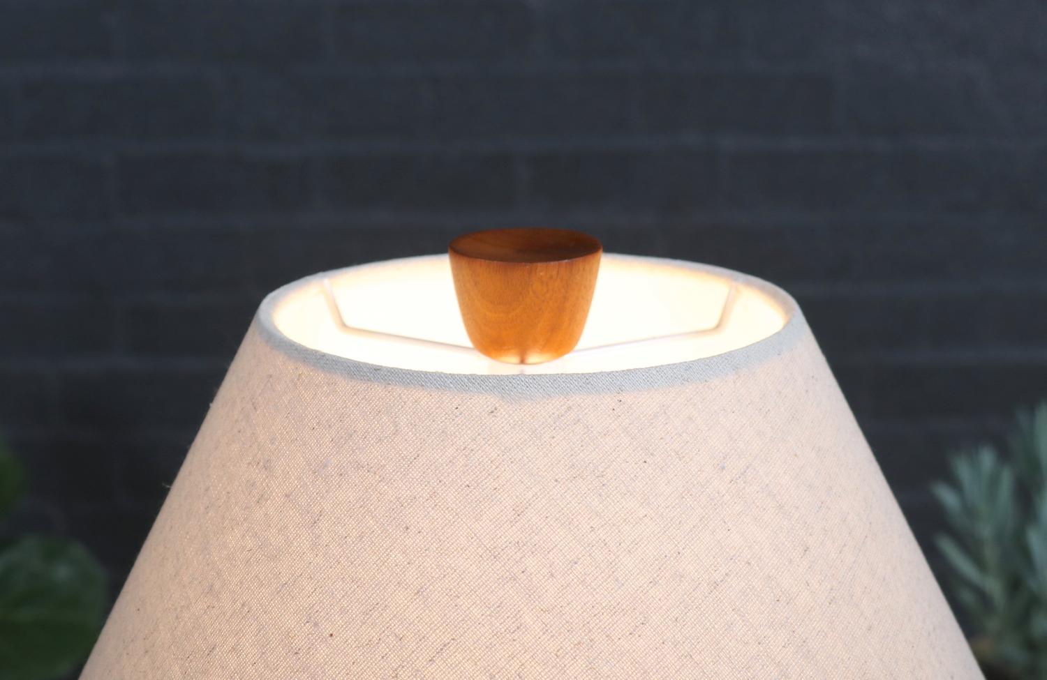 American Expertly Restored - Mid-Century Grey Ceramic Table Lamp by Jane & Gordon Martz For Sale