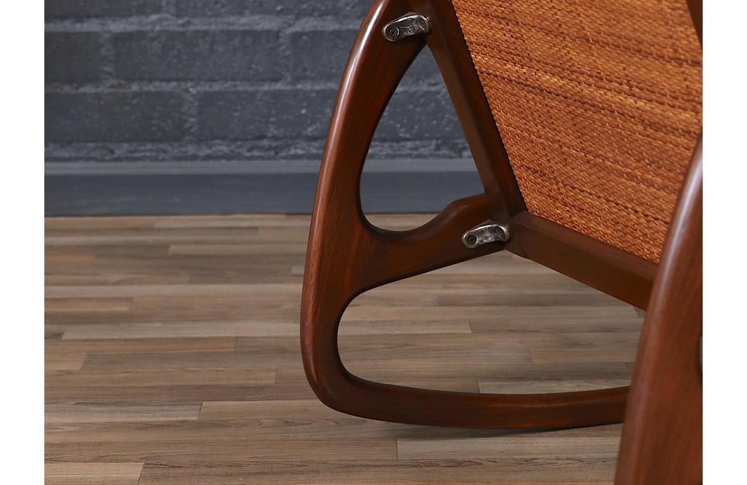 Expertly Restored - Mid-Century Italian Modern Rocking Chair w/ Cane Backrest For Sale 4