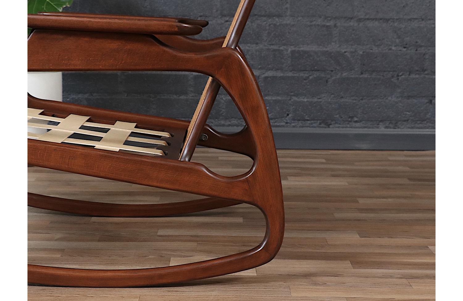 Expertly Restored - Mid-Century Italian Modern Rocking Chair w/ Cane Backrest For Sale 5