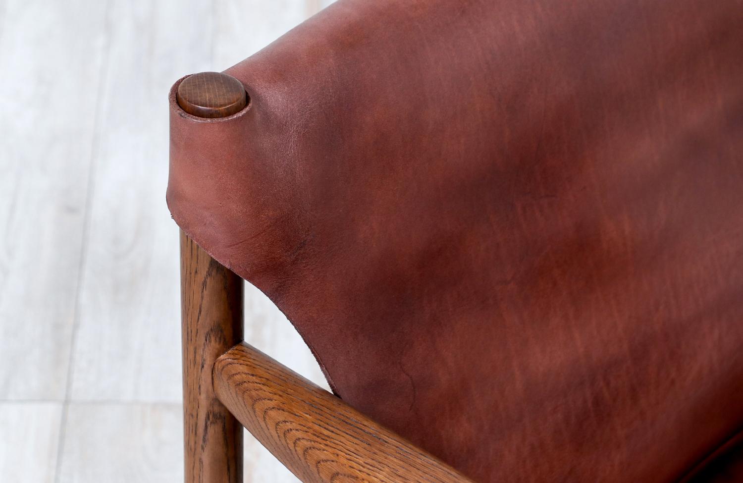 Fachmännisch restauriert - Cognacfarbener Safari-Stuhl aus Leder, Mid-Century Modern im Angebot 3