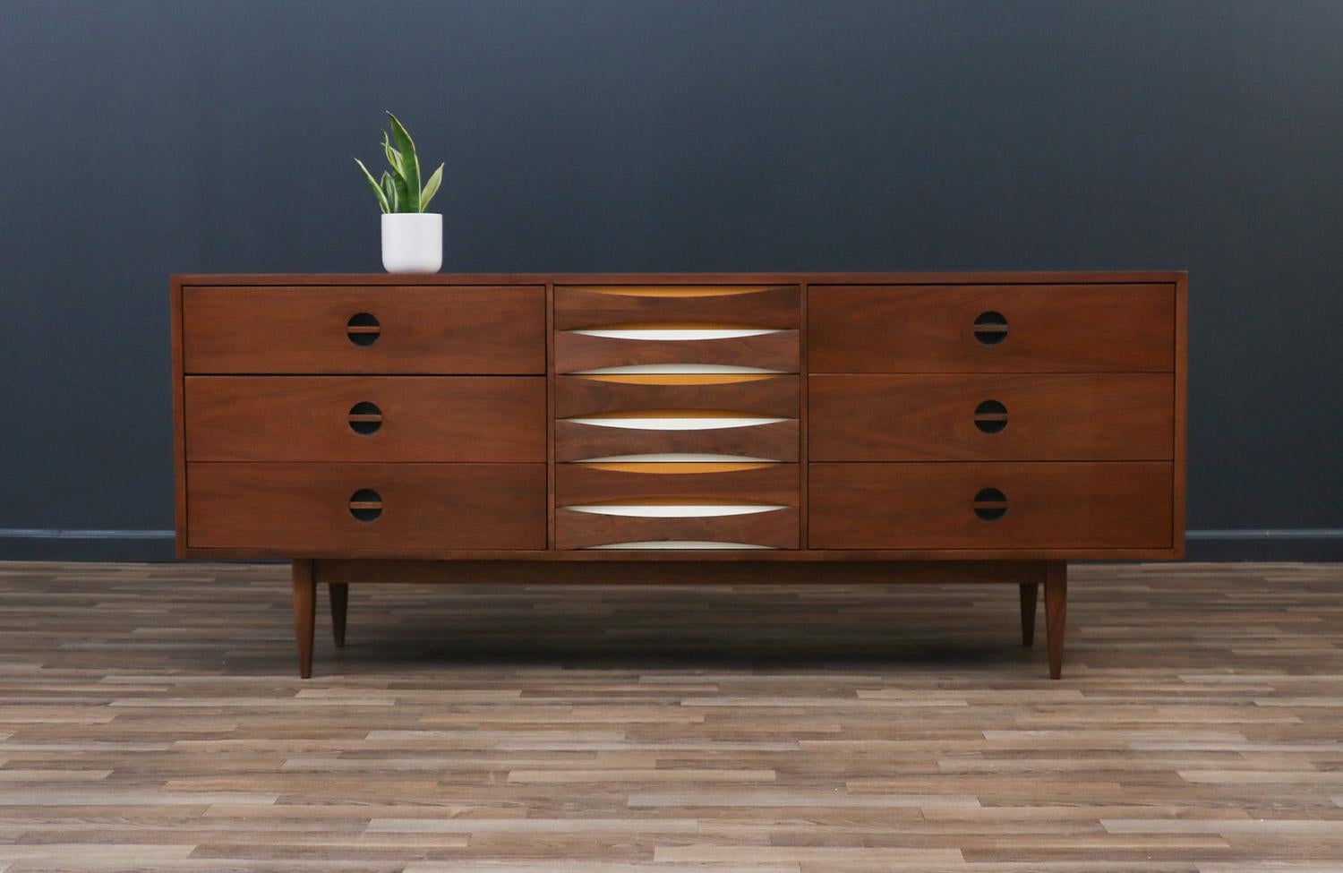 American Expertly Restored - Mid-Century Modern Dresser w/ Lacquered Bowtie Drawers For Sale