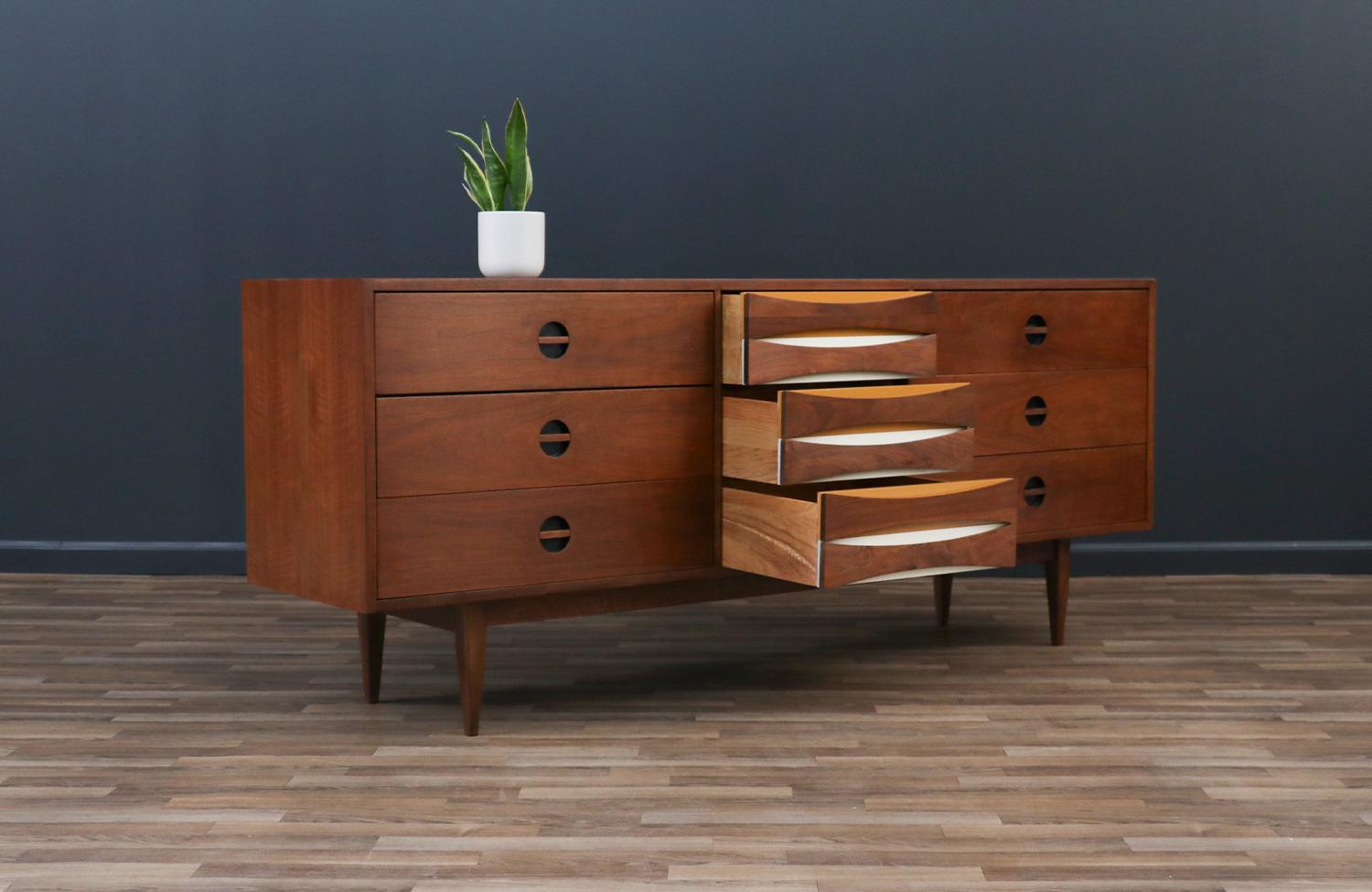 Mid-20th Century Expertly Restored - Mid-Century Modern Dresser w/ Lacquered Bowtie Drawers For Sale