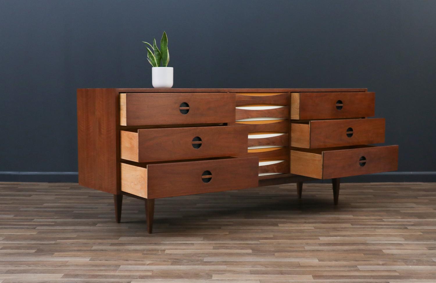 Walnut Expertly Restored - Mid-Century Modern Dresser w/ Lacquered Bowtie Drawers For Sale