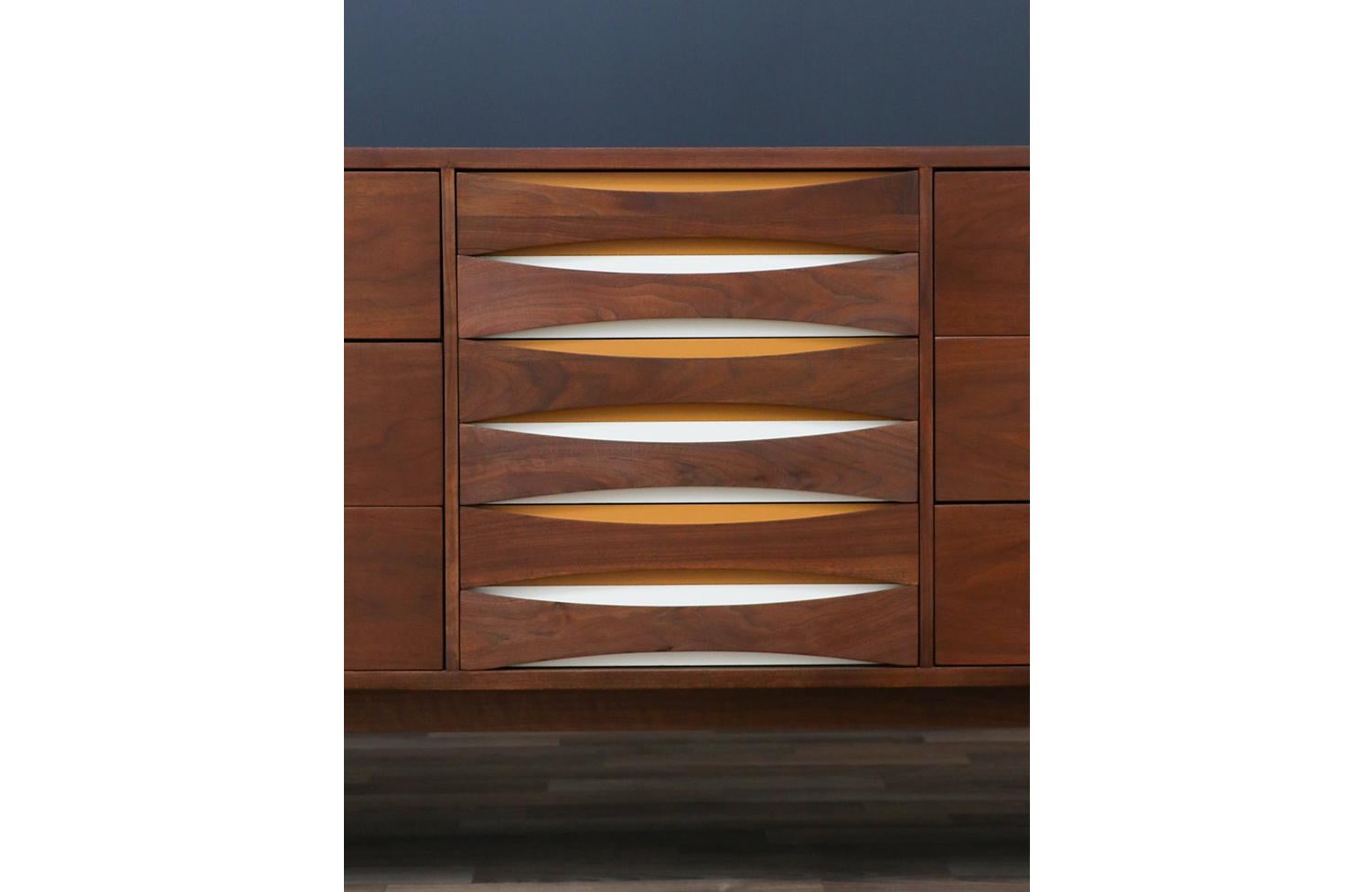 Expertly Restored - Mid-Century Modern Dresser w/ Lacquered Bowtie Drawers For Sale 1