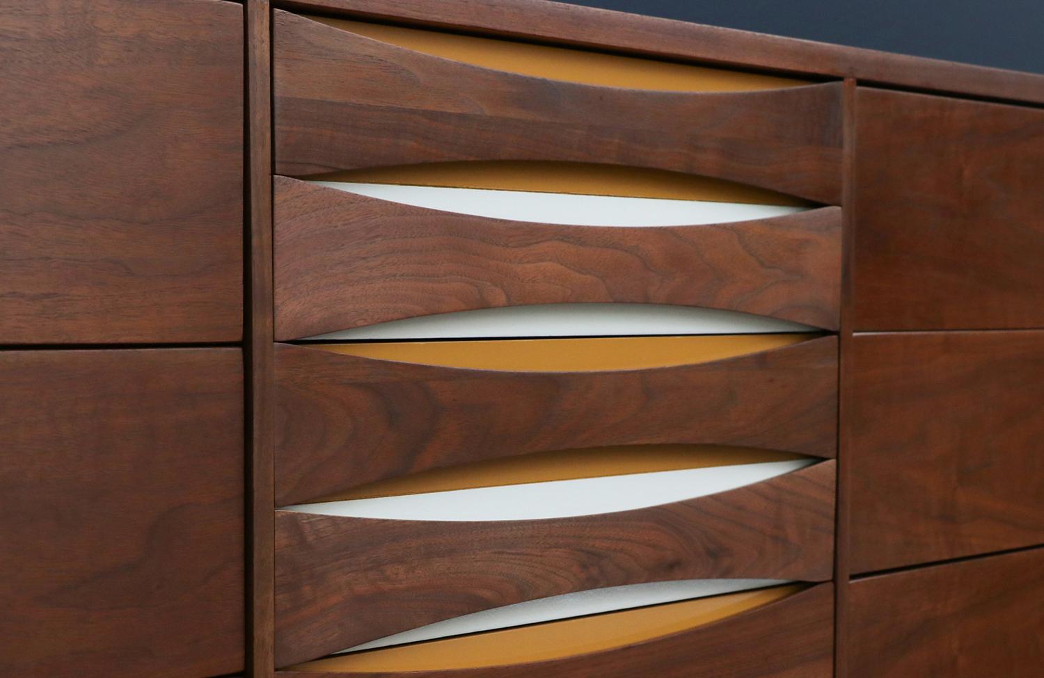 Expertly Restored - Mid-Century Modern Dresser w/ Lacquered Bowtie Drawers For Sale 2