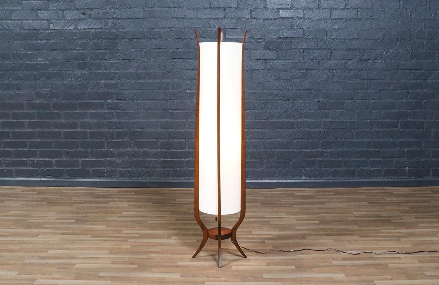 Expertly Restored - Mid-Century Modern Floor Lamp by Roller Lamp Co. (amerikanisch) im Angebot