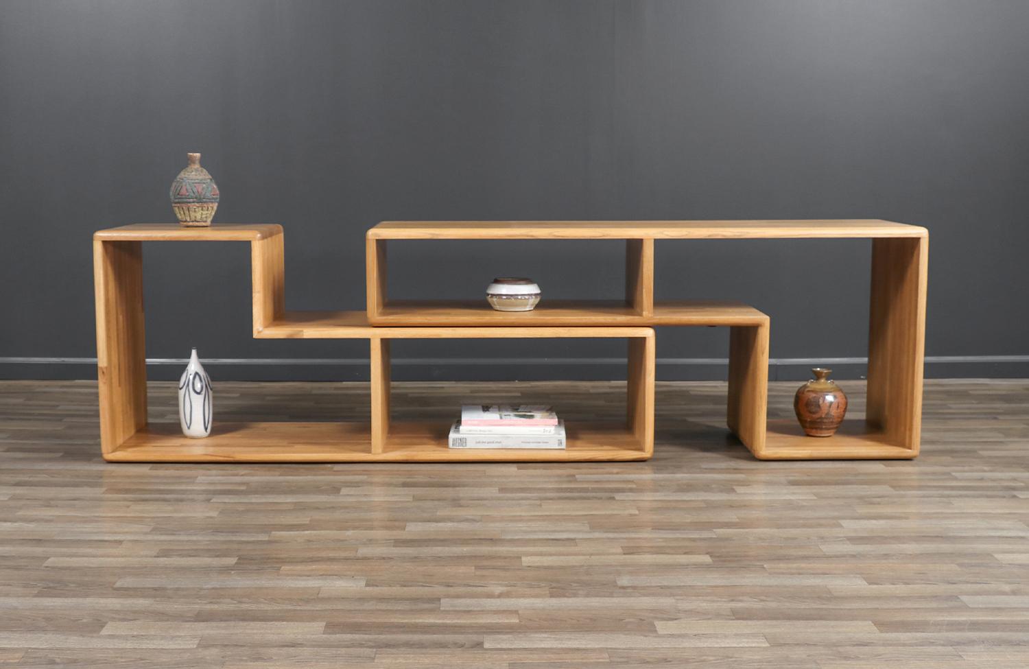 Expertly Restored -  Mid-Century Modern Modular Oak Bookshelves System In Excellent Condition In Los Angeles, CA