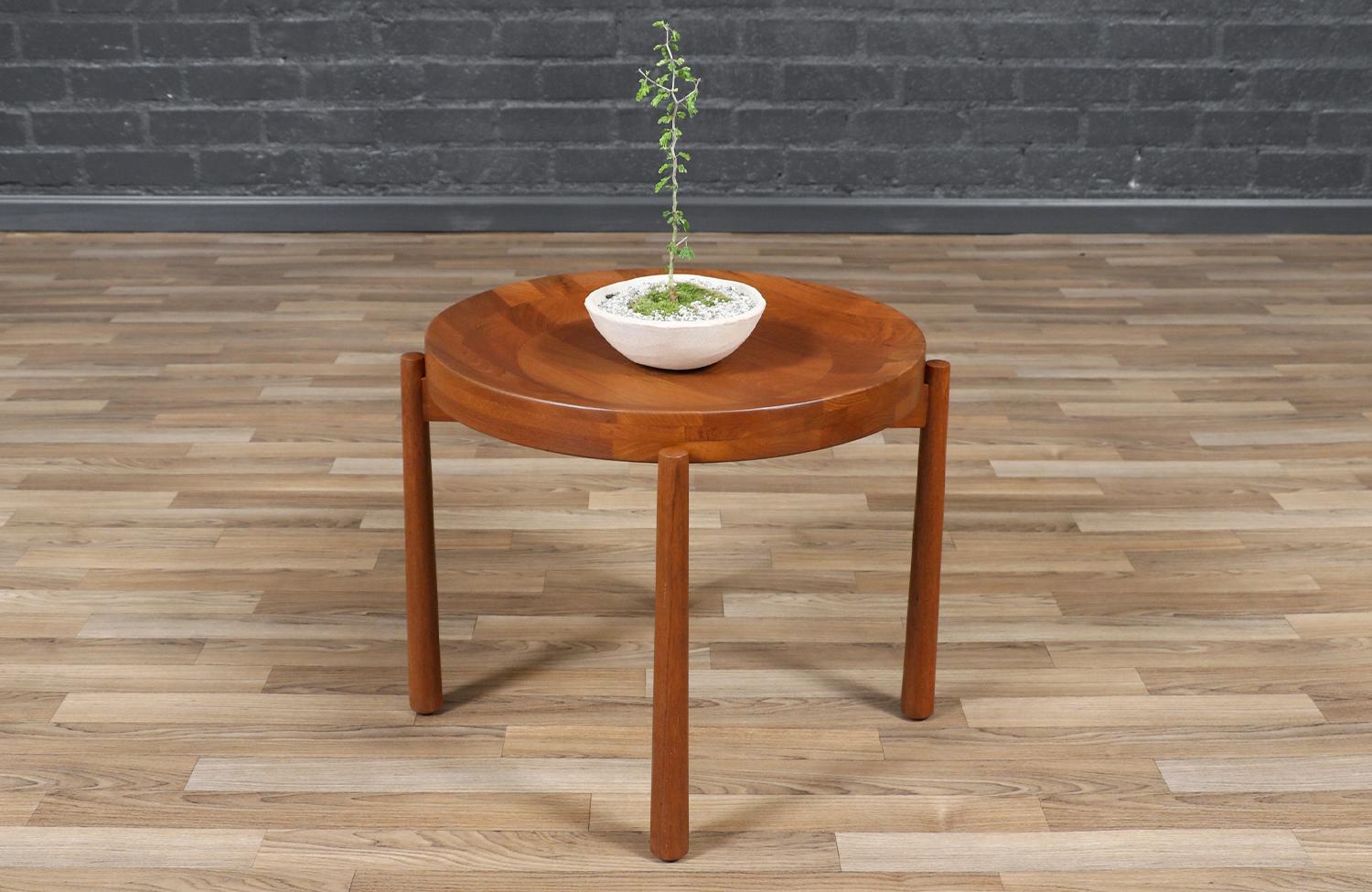 Swedish Expertly Restored - Mid-Century Modern Reversible Tray Top Side Table by Dux For Sale