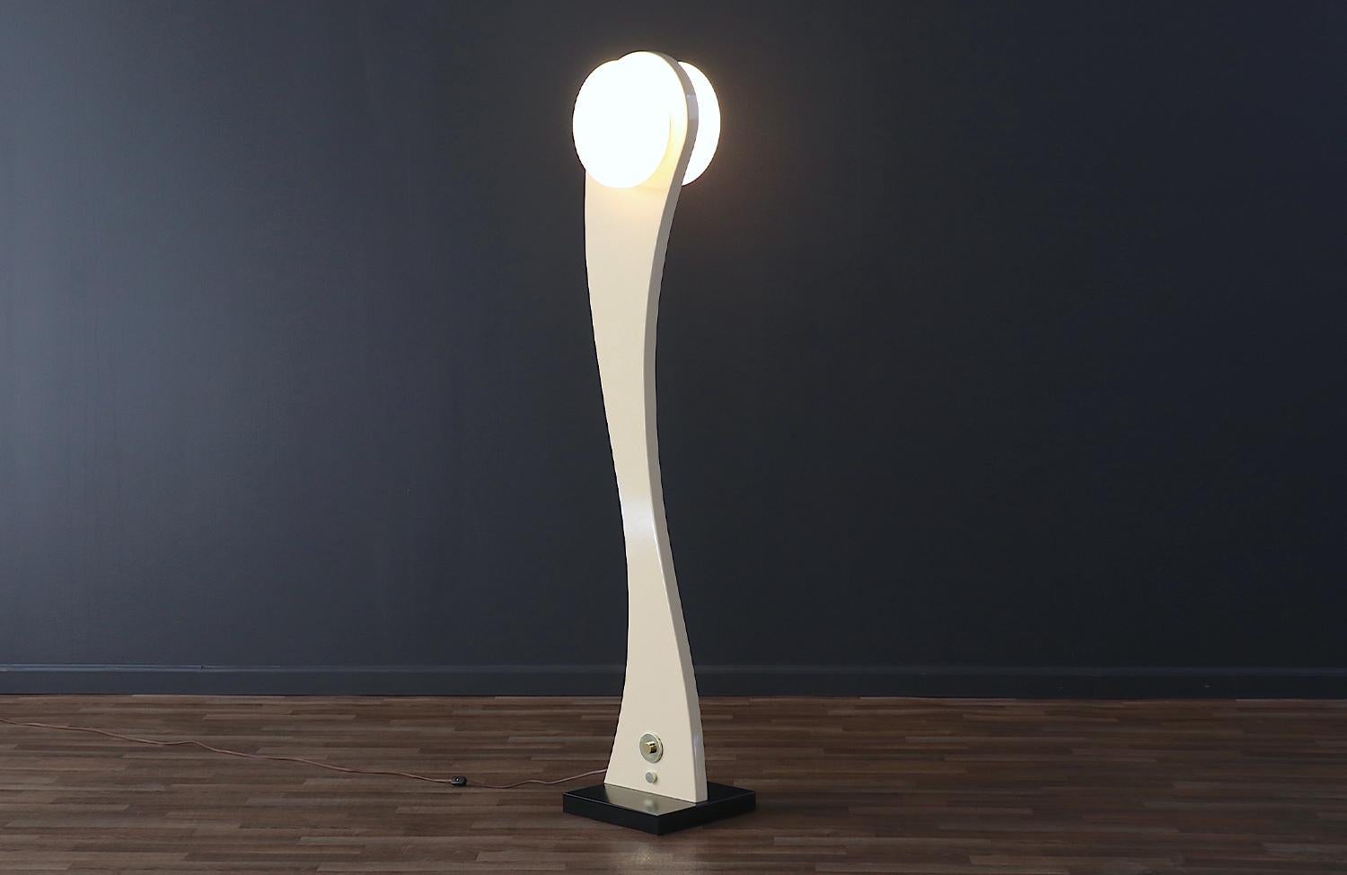 American Expertly Restored - Mid-Century Modern Sculpted Lacquered Floor Lamp For Sale