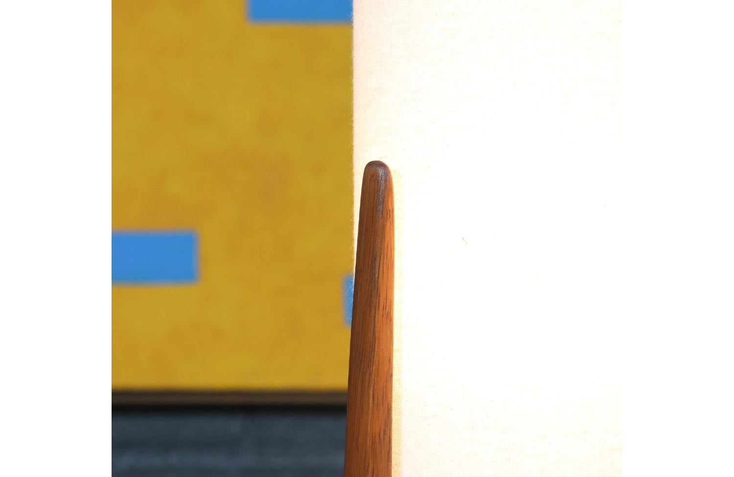 Expertly Restored - Mid-Century Modern Sculpted Lamp by R & J Manufacturing en vente 4