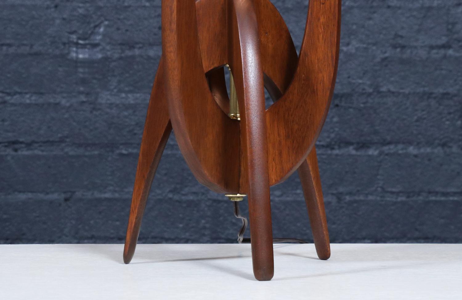 Expertly Restored - Mid-Century Modern Sculpted Lamp by R & J Manufacturing en vente 1