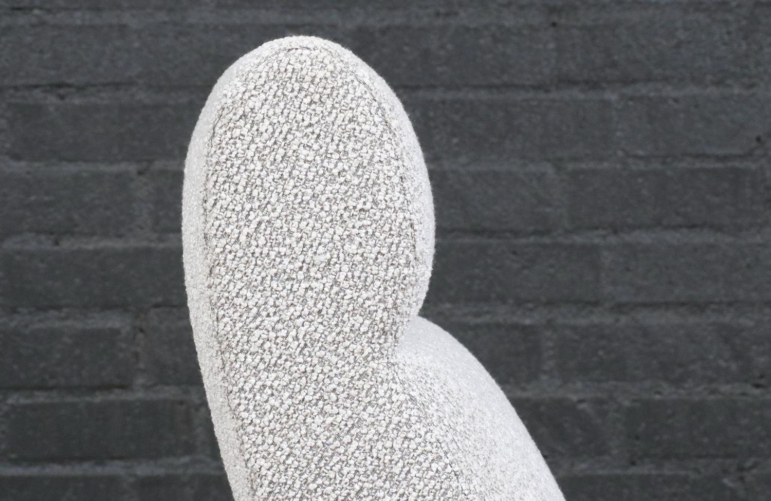 Restaurada por expertos - Silla Slipper Esculpida Moderna de Mediados de Siglo Tela en venta