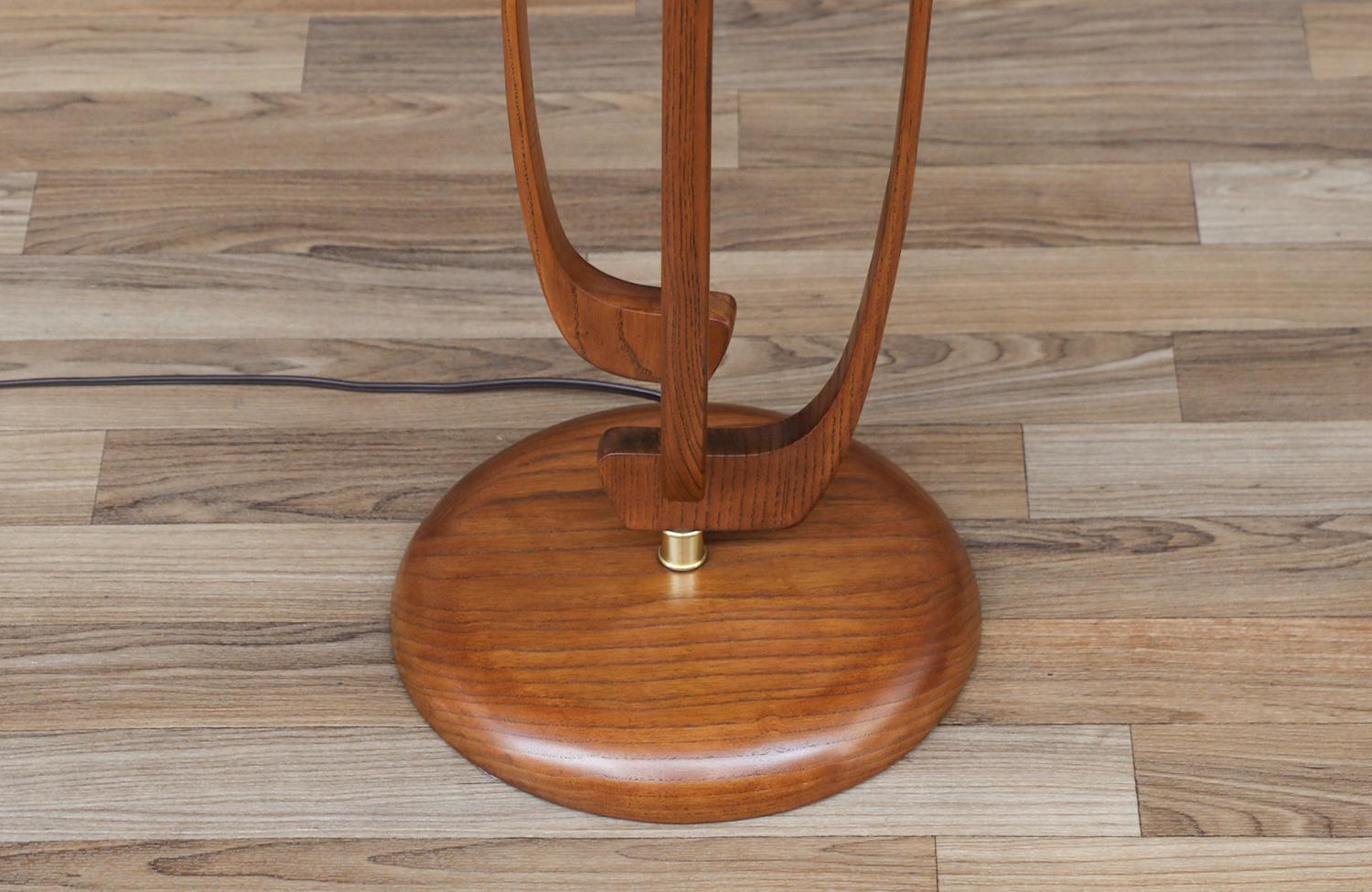 Expertly Restored - Mid-Century Modern Sculpted Walnut & Brass Floor Lamp For Sale 6