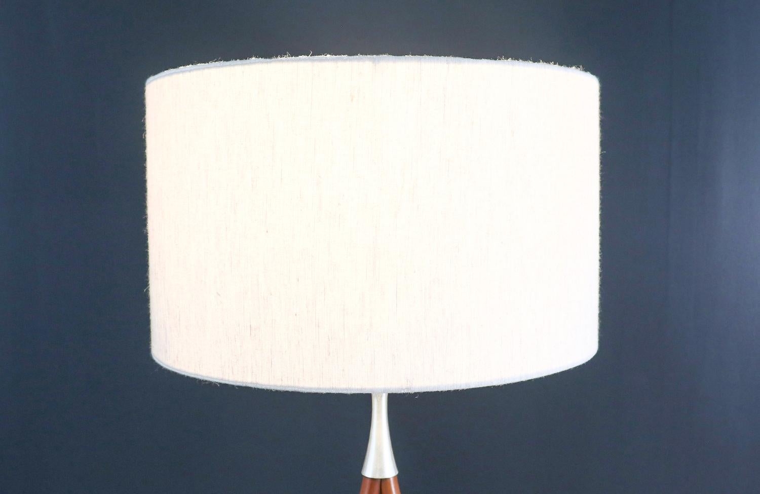 Polished Expertly Restored -Mid-Century Modern Sculpted Walnut Table Lamp by V.H. Woolums For Sale