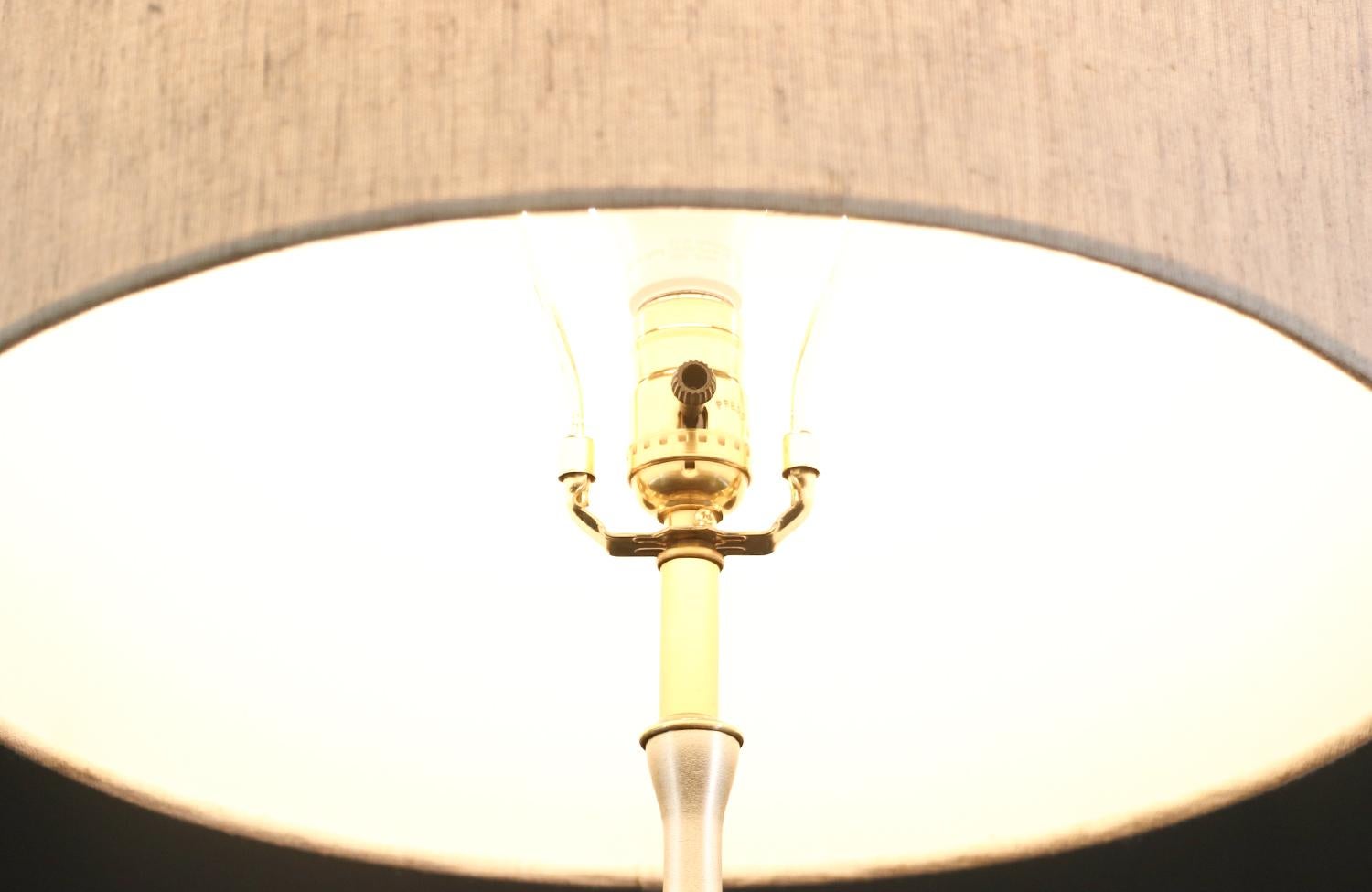 Expertly Restored -Mid-Century Modern Sculpted Walnut Table Lamp by V.H. Woolums In Excellent Condition For Sale In Los Angeles, CA