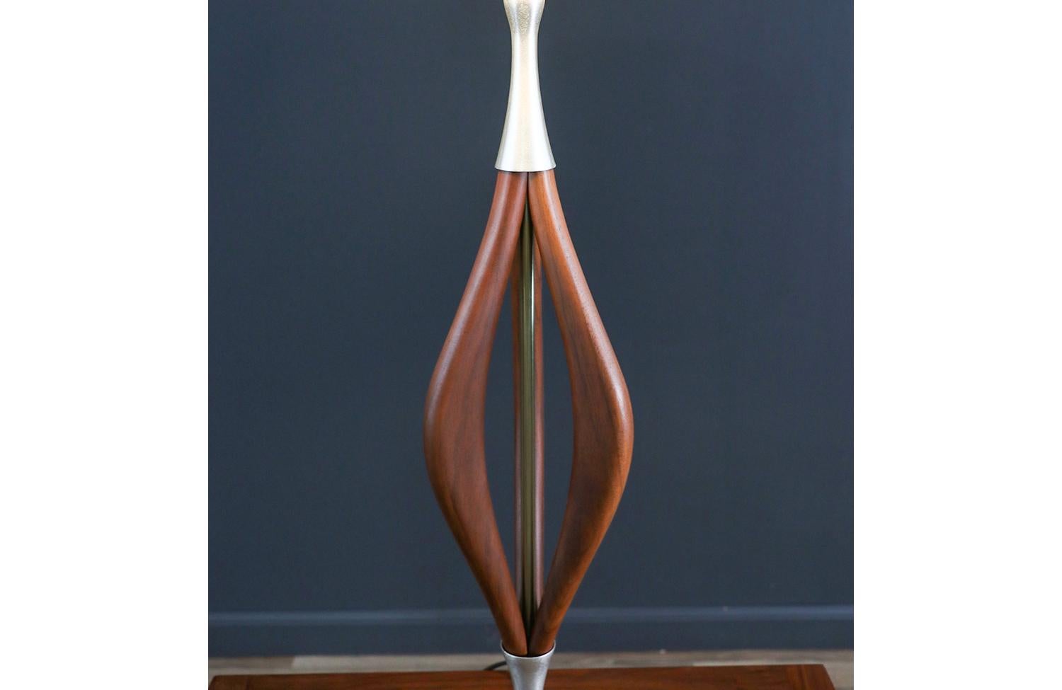 Mid-20th Century Expertly Restored -Mid-Century Modern Sculpted Walnut Table Lamp by V.H. Woolums For Sale