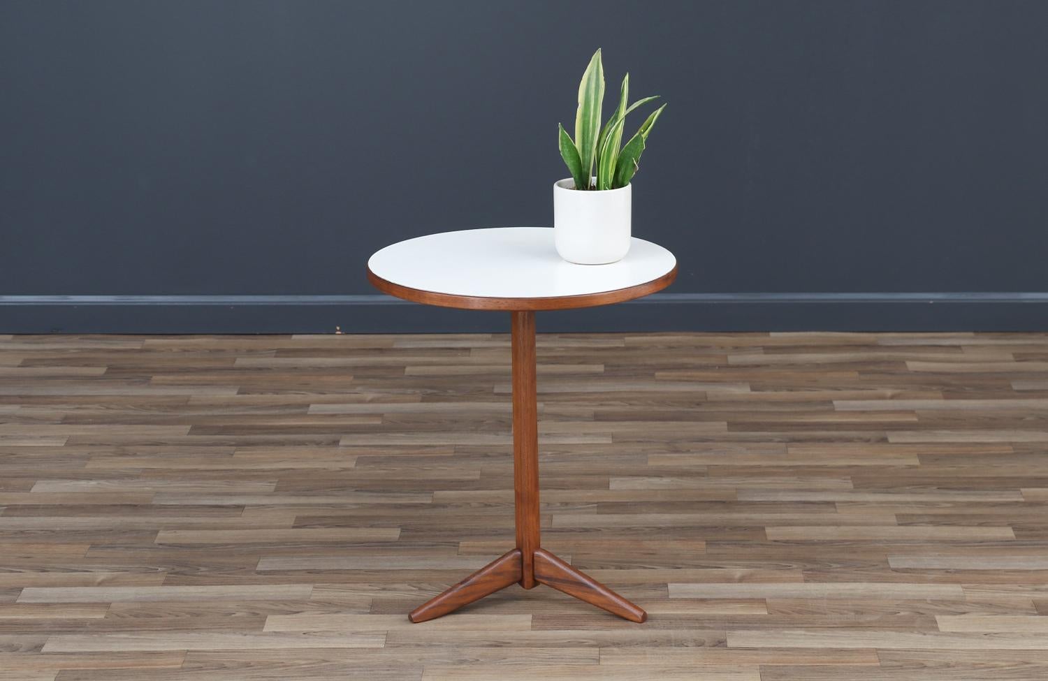 American Expertly Restored - Mid-Century Modern Sculpted Walnut Tripod Side Table For Sale