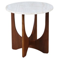 Restaurée par des experts - Table d'appoint moderne du milieu du siècle avec plateau en pierre de travertin