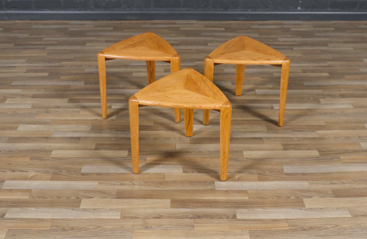 American Expertly Restored - Mid-Century Modern Triangular Oak Tri-Leg Side Tables For Sale