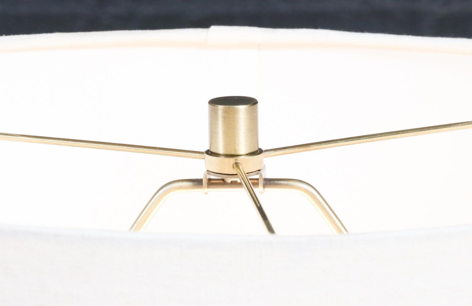 Mid-20th Century Expertly Restored - Mid-Century Modern Tripod Brass & Walnut Table Lamp For Sale