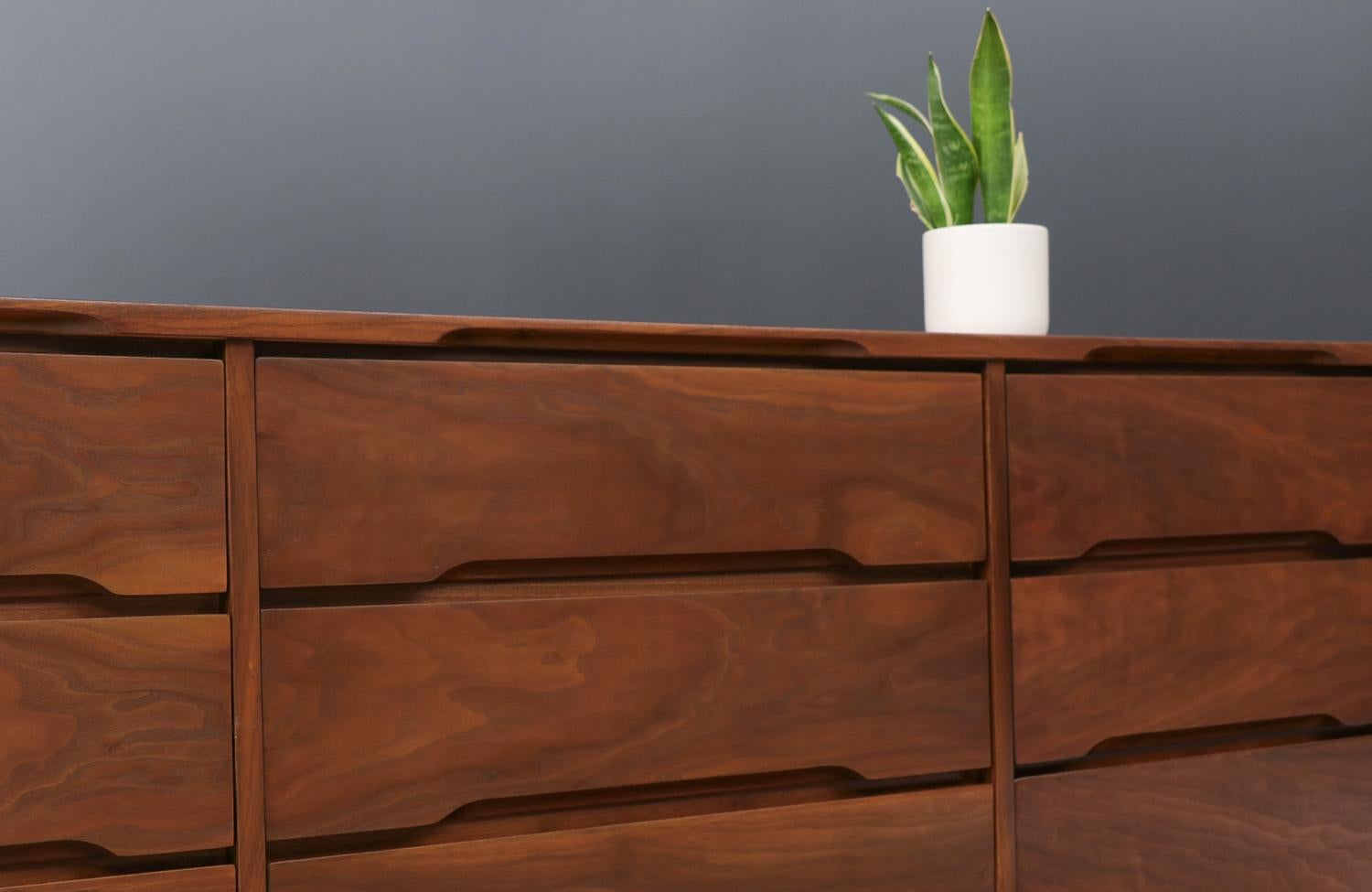 Expertly Restored - Mid-Century Modern Walnut Dresser by Stanley For Sale 5