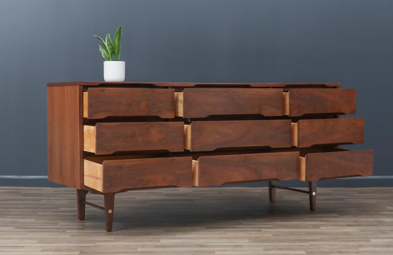 Expertly Restored - Mid-Century Modern Walnut Dresser by Stanley In Excellent Condition For Sale In Los Angeles, CA