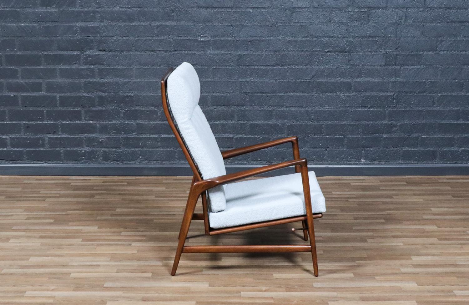 Restaurada por expertos - Silla reclinable de mediados de siglo de Ib Kofod-Larsen para S. Moderno de mediados de siglo en venta
