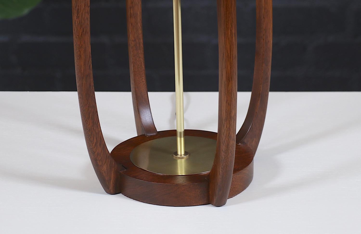 Expertly Restored - Mid-Century Sculpted Table Lamp by Jack Haywood for Modeline For Sale 4