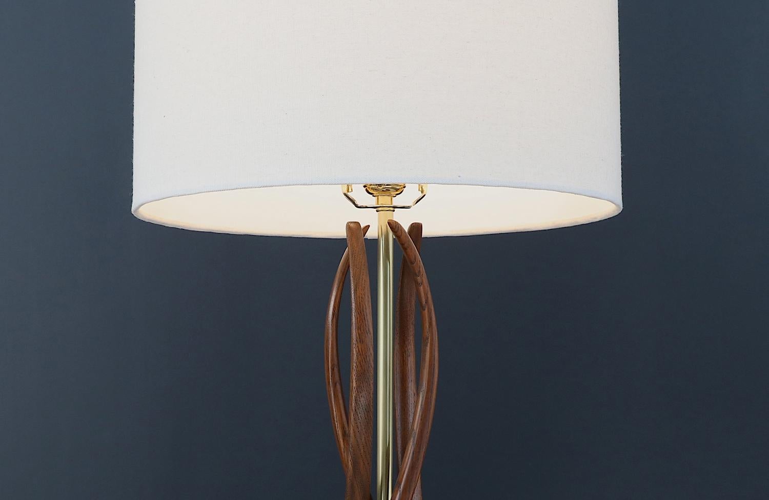American Expertly Restored -Mid-Century Sculpted Walnut Base with Brass Accent Table Lamp For Sale